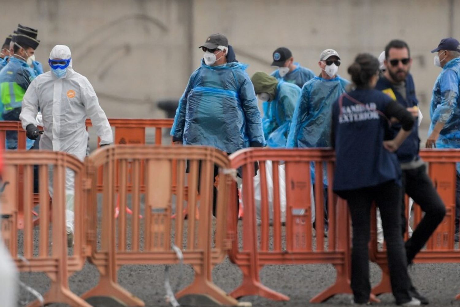 I  passeggeri  evacuati dalla nave da crociera MV Hondius