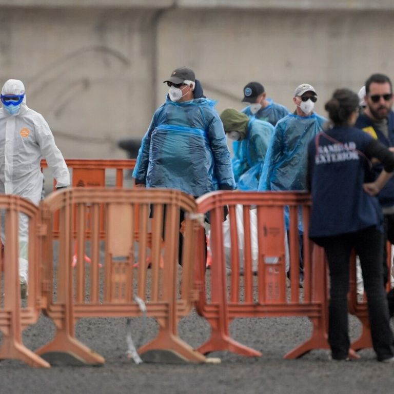 I  passeggeri  evacuati dalla nave da crociera MV Hondius
