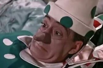 Totò burattino in una scena di 'Totò a colori'