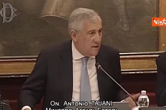Tajani interrotto ad audizione alla Camera: Faccio il parlamentare dal '94, mai comportato cosi