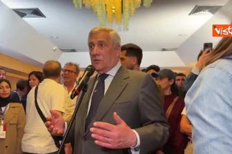 Tajani accoglie ragazzi gazawi a Fiumicino: Rappresentano il futuro della Palestina