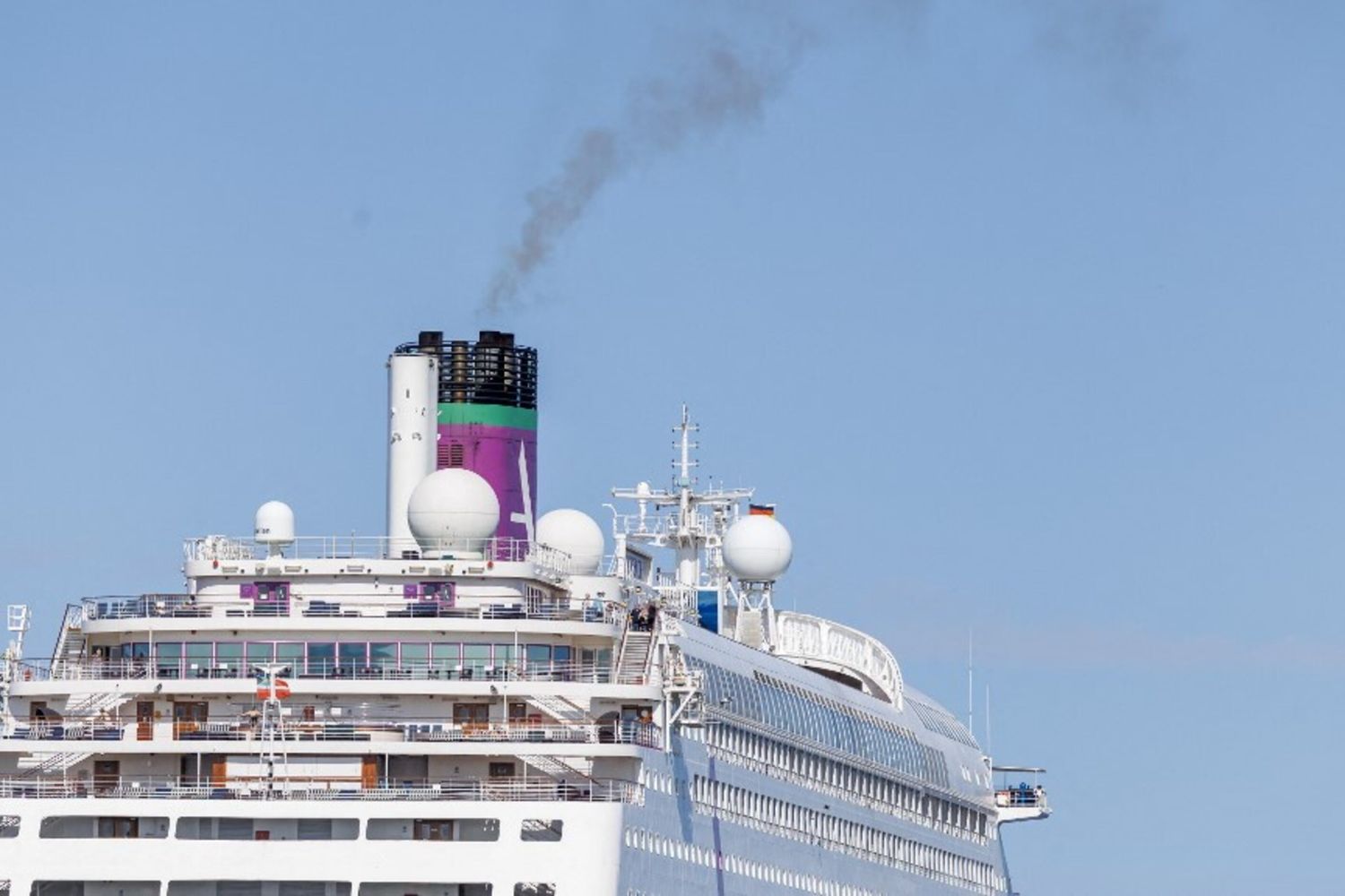 La nave da crociera della Ambassador Cruise Line