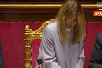 Standing ovation a Meloni, protesta delle opposizioni, La Russa: Ci lamentiamo anche degli applausi?
