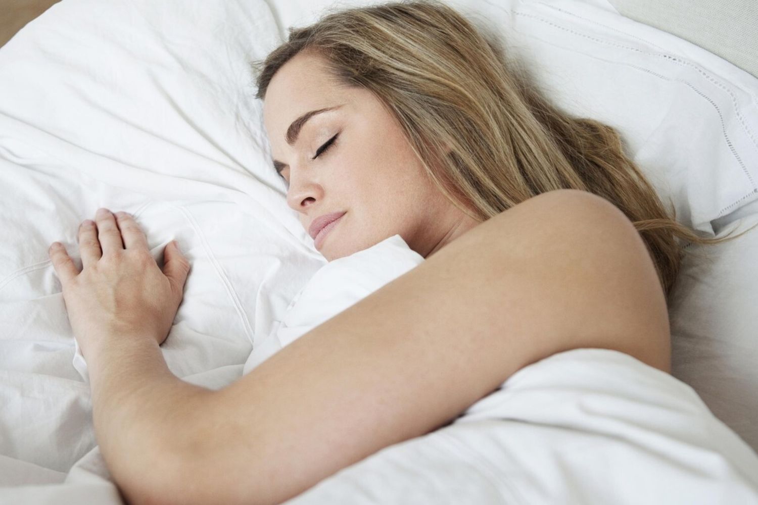 Dormire troppo o troppo poco accelera l'invecchiamento biologico