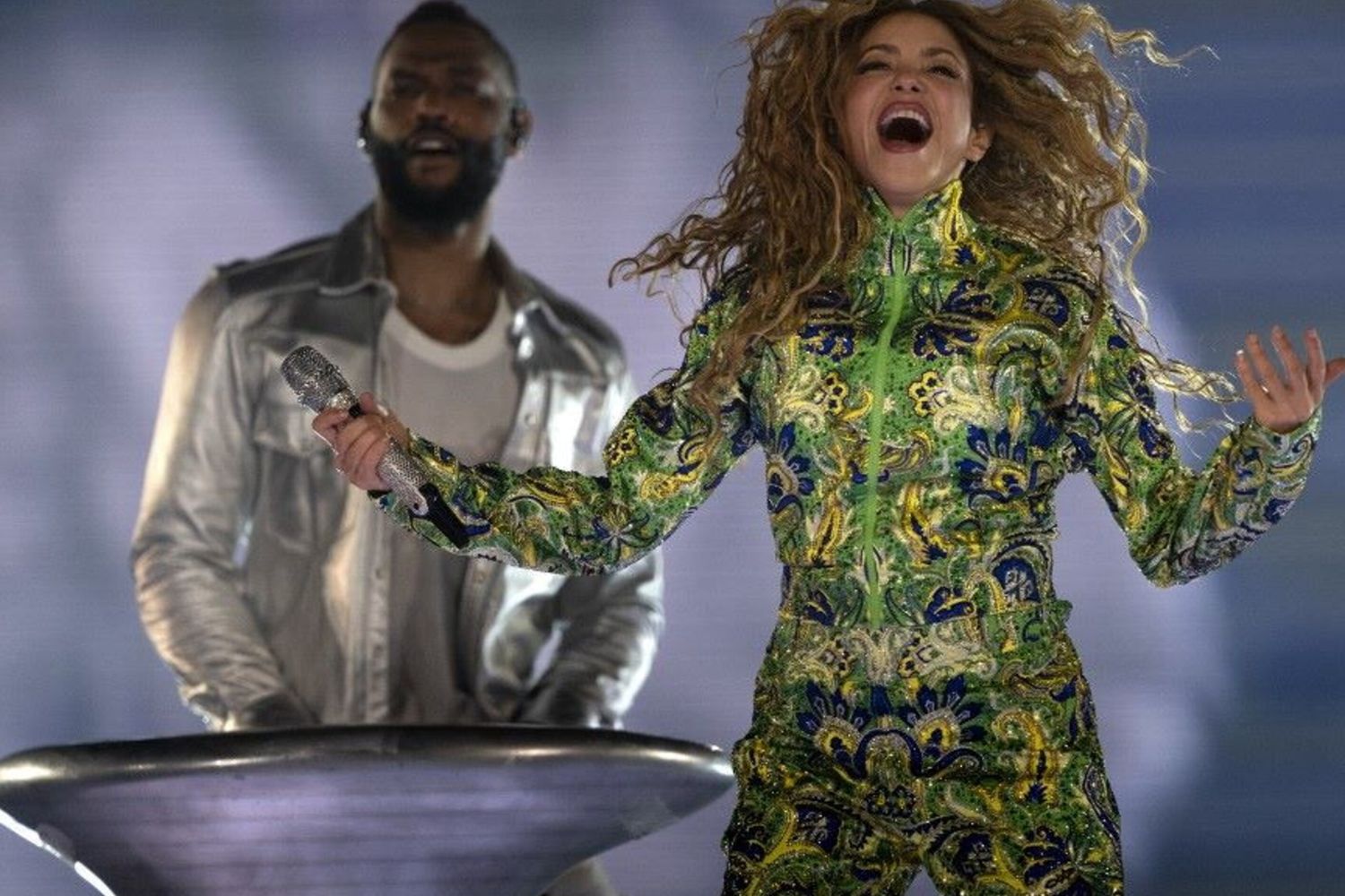 Shakira si esibisce durante un concerto gratuito sulla spiaggia di Copacabana a Rio de Janeiro, in Brasile, il 2 maggio 2026.
