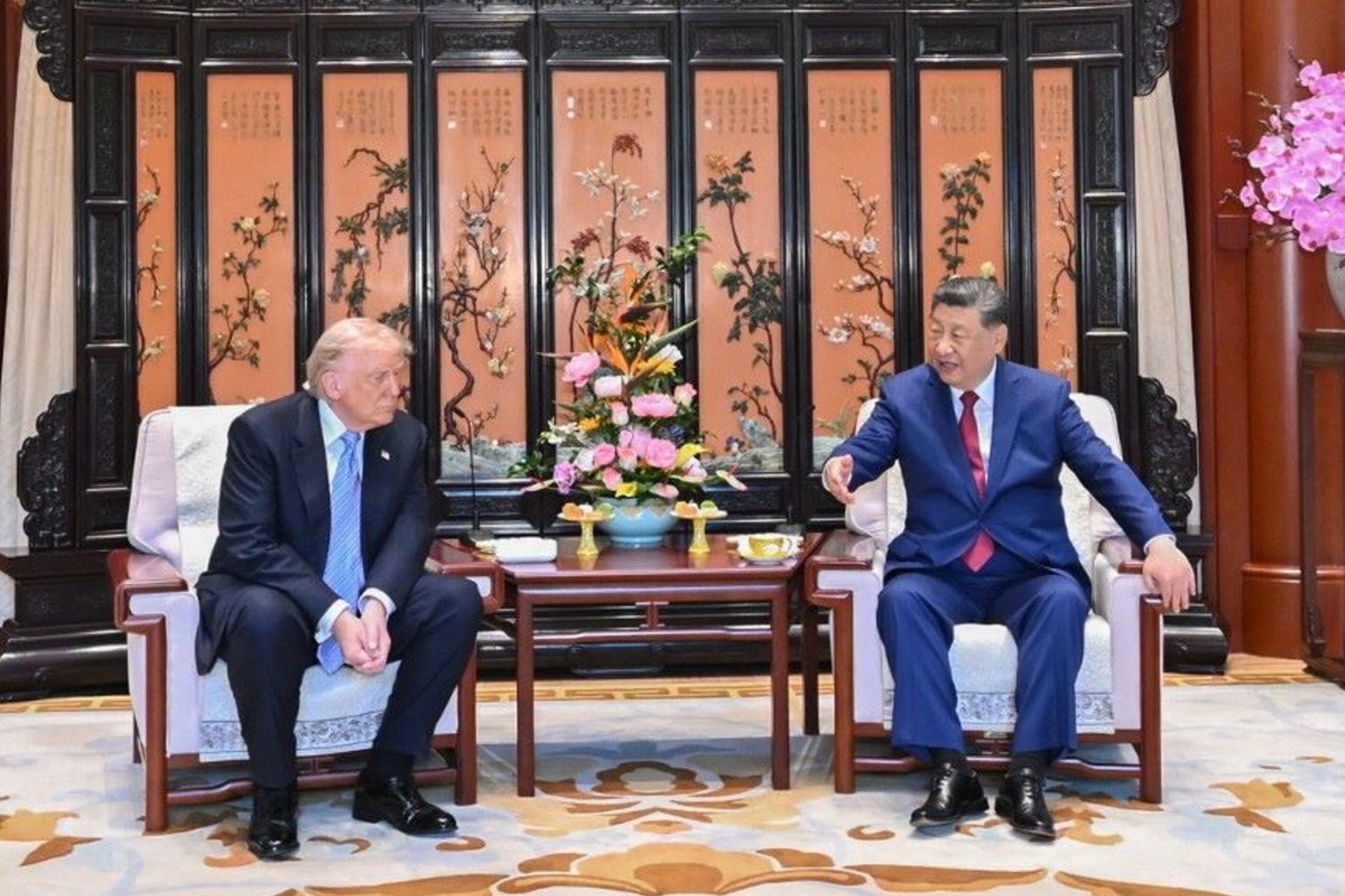 Il presidente cinese Xi Jinping e il presidente statunitense Donald Trump hanno avuto un incontro privato a Zhongnanhai, a Pechino il 15 maggio 2026