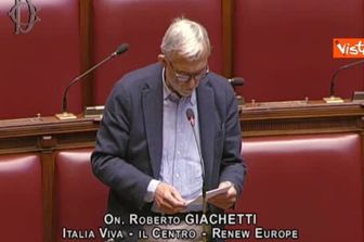 Giacchetti (Iv) si incatena alla Camera e dichiara sciopero sete: Stop sequestro vigilanza Rai