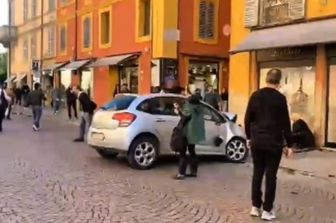 L'auto del 31enne che ha investito 8 persone a Modena