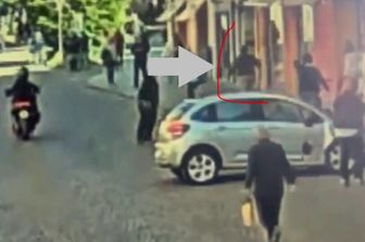 L'attentatore di Modena in fuga dopo aver investito 12 persone