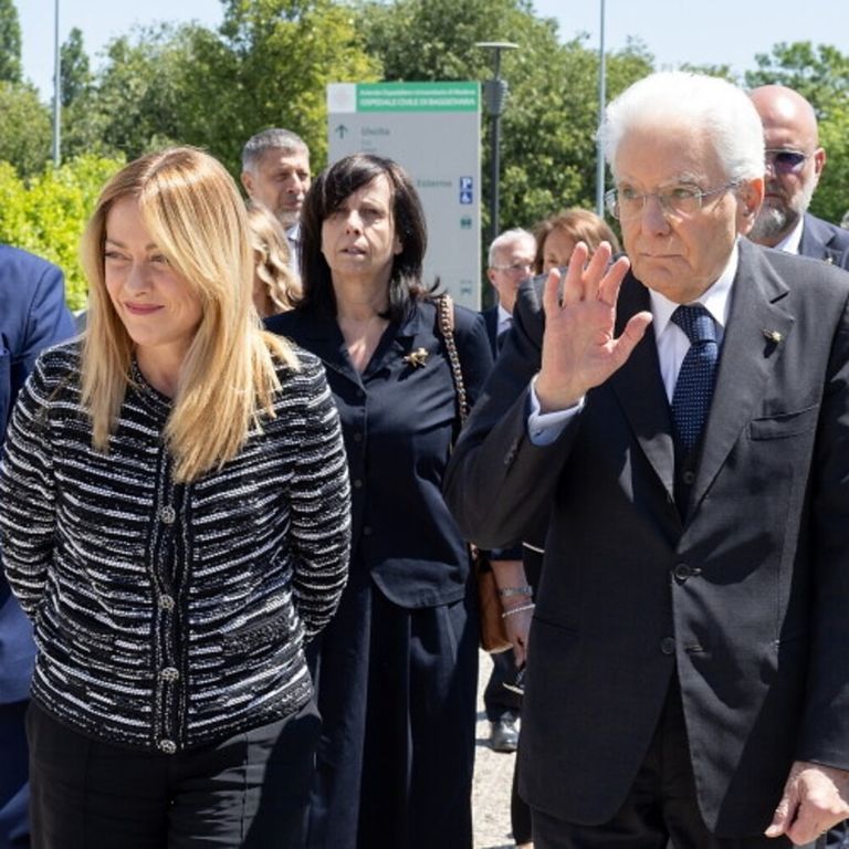 Il presidente della Repubblica Mattarella e la premier Meloni a Modena
