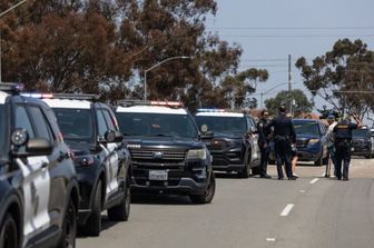 La polizia sul luogo della sparatoria a San Diego il 18 maggio 2026