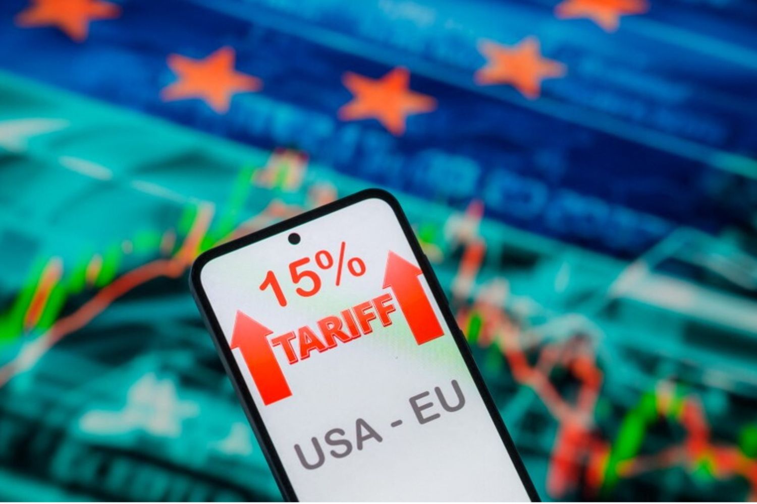 L'UE e gli Stati Uniti raggiungono un accordo sui dazi commerciali, con un'aliquota del 15% per la stragrande maggioranza dei prodotti europei