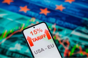 L'UE e gli Stati Uniti raggiungono un accordo sui dazi commerciali, con un'aliquota del 15% per la stragrande maggioranza dei prodotti europei