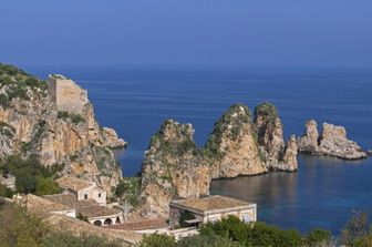Una veduta di Capri: nel 2026 i prezzi delle case sfiorano i 9.000 euro al metro quadro