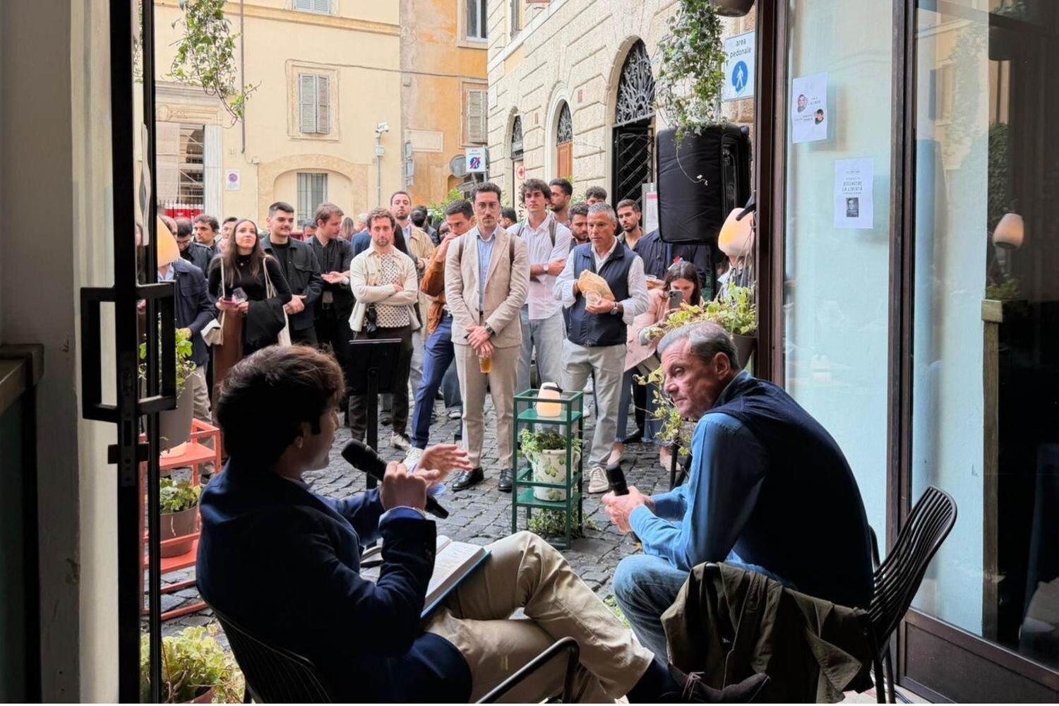 Tra crisi e speranza, 'difendere la libertà' secondo Calenda