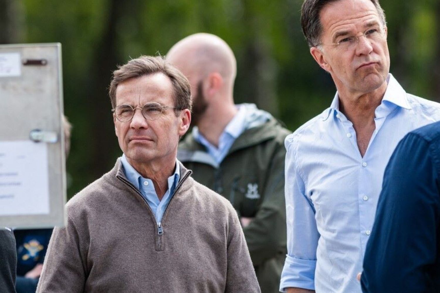 Il primo ministro svedese Ulf Kristersson e il segretario generale della NATO Mark Rutte