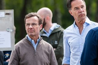 Il primo ministro svedese Ulf Kristersson e il segretario generale della NATO Mark Rutte