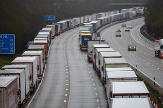 Autotrasporto, sospeso il fermo dei Tir