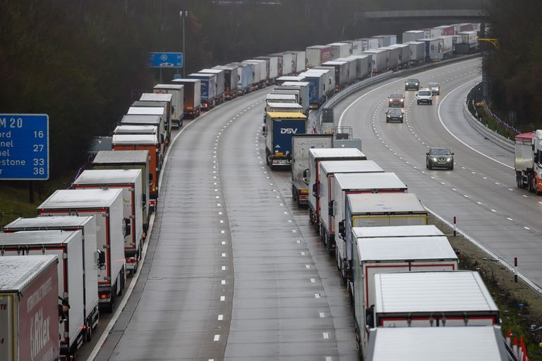 Autotrasporto, sospeso il fermo dei Tir