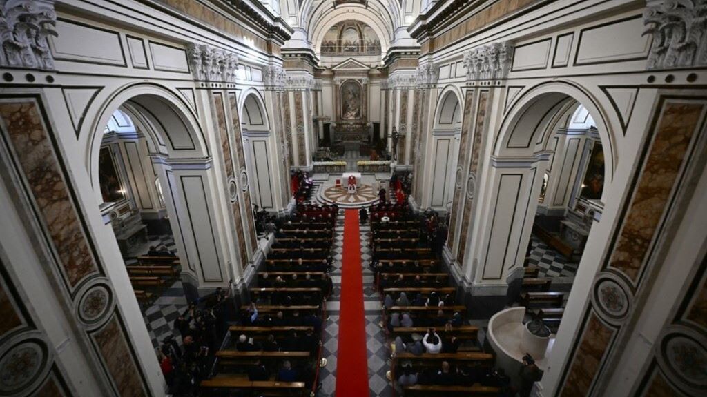 La cattedrale di Acerra durante la visita del Papa