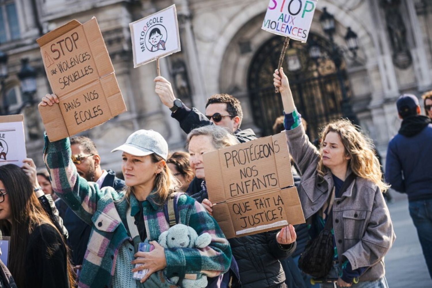 Protesta del #MeTooEcole a Parigi
