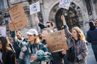 Protesta del #MeTooEcole a Parigi