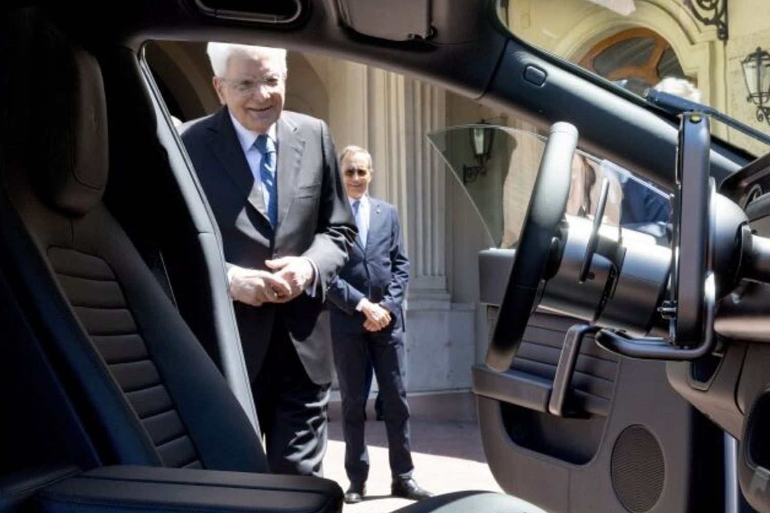 La Ferrari Luce presentata a Mattarella al Quirinale