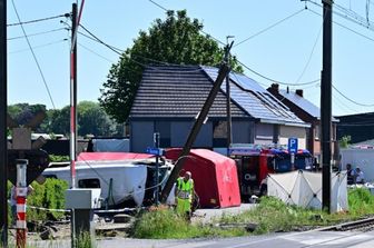 Il luogo dell'incidente avvenuto tra un treno e uno scuolabus a Buggenhout