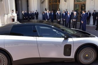 La nuova Ferrari Luce presentata al Quirinale