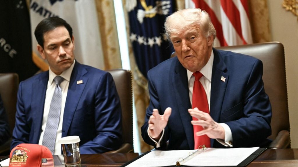 Trump smentisce le voci di una bozza d'intesa: "Non c'è ancora un accordo". E sulle sanzioni all'Iran: "Non le allenteremo"