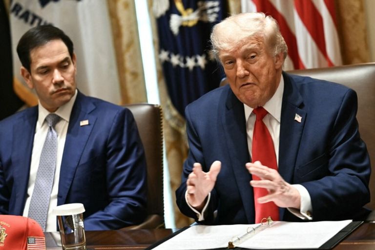 Trump smentisce le voci di una bozza d'intesa: "Non c'è ancora un accordo". E sulle sanzioni all'Iran: "Non le allenteremo"