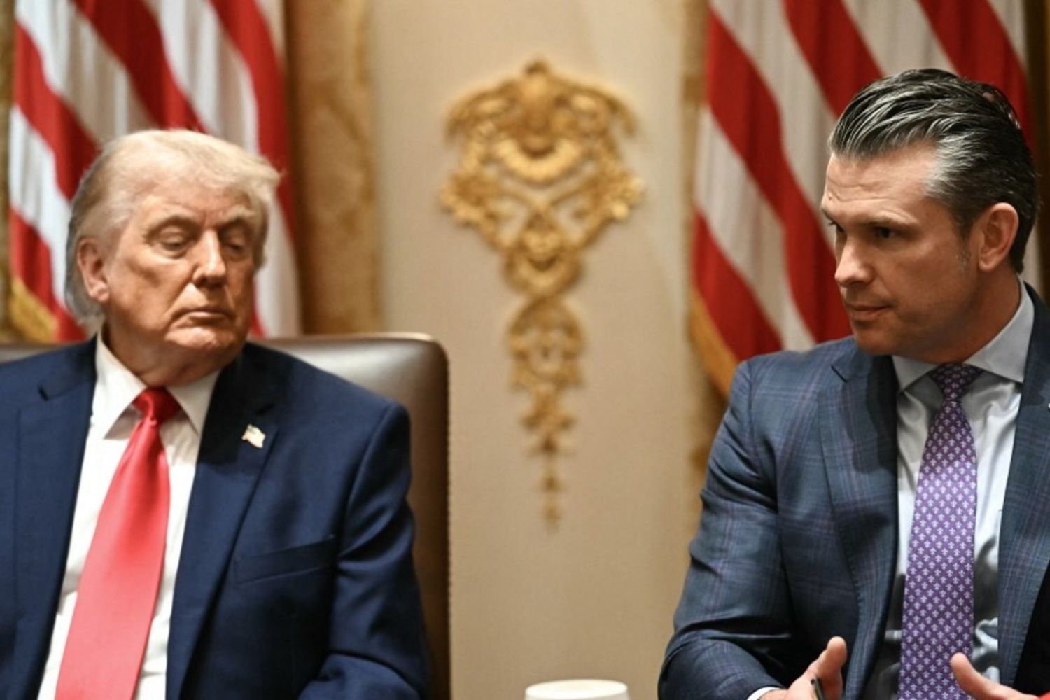 Il presidente Donald Trump e il segretario alla Difesa Pete Hegseth