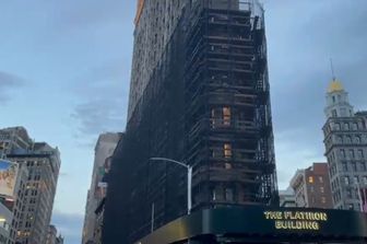Il Flatiron di Manhattan torna a illuminarsi