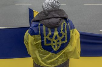 La resistenza dell'Ucraina sotto i continui bombardamenti russi: nella notte si registra un'altra vittima civile