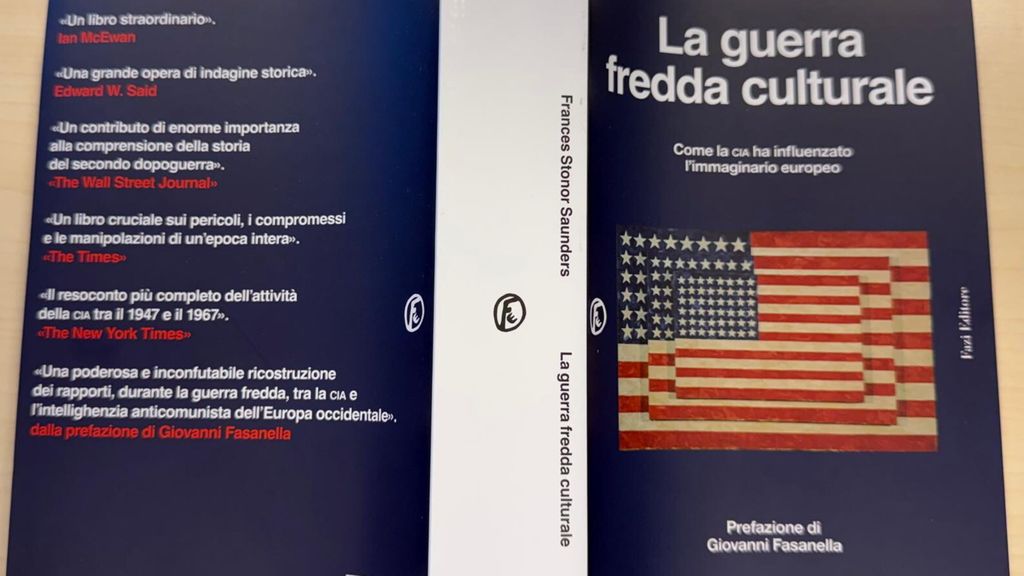 Copertina di 'La guerra fredda culturale' di Frances Stonor Saunders