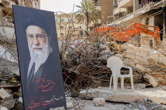 Tre giorni di funerali per Alì Khamenei, attesi in Iran 20 milioni di persone