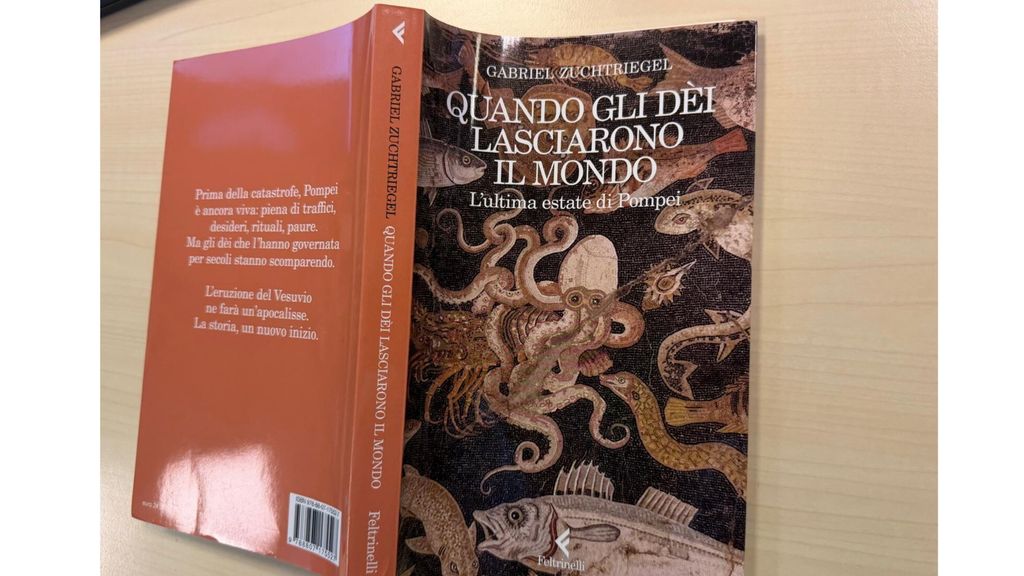 Compertina di 'Quando gli dèi lasciartno il mondo. L'ultima estate di Pompei'