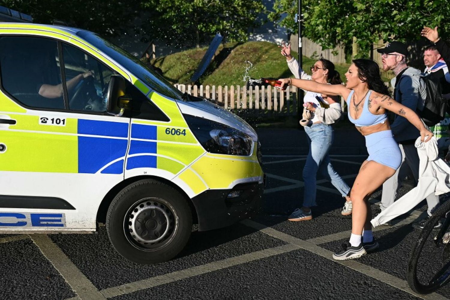 Che cosa prevedono le linee guida "antirazzismo" della polizia britannica