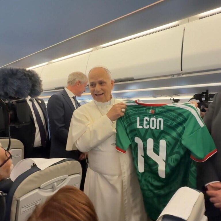 La maglia del Messico regalata a Papa Leone XIV