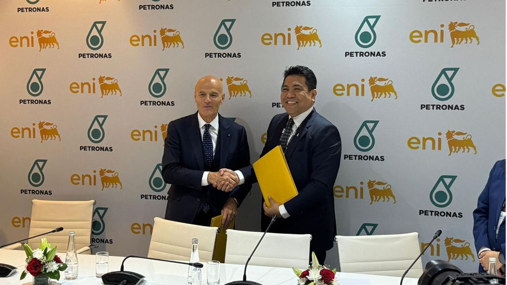 Claudio Descalzi, Amministratore Delegato di Eni, e Tengku Muhammad Taufik, Presidente e Amministratore Delegato di Petronas