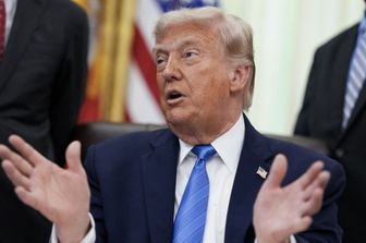 Trump: "Colpiremo con durezza l'Iran. L'accordo è fatto, devono solo firmarlo"