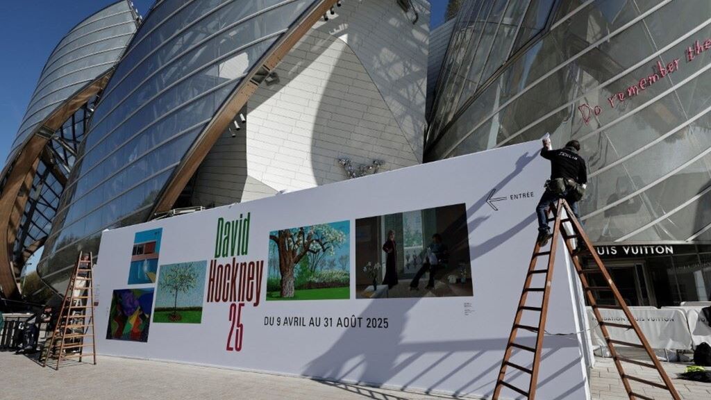 La mostra di David Hockney intitolata "David Hockney 25" alla Fondazione Louis Vuitton a Parigi, il 7 aprile 2025