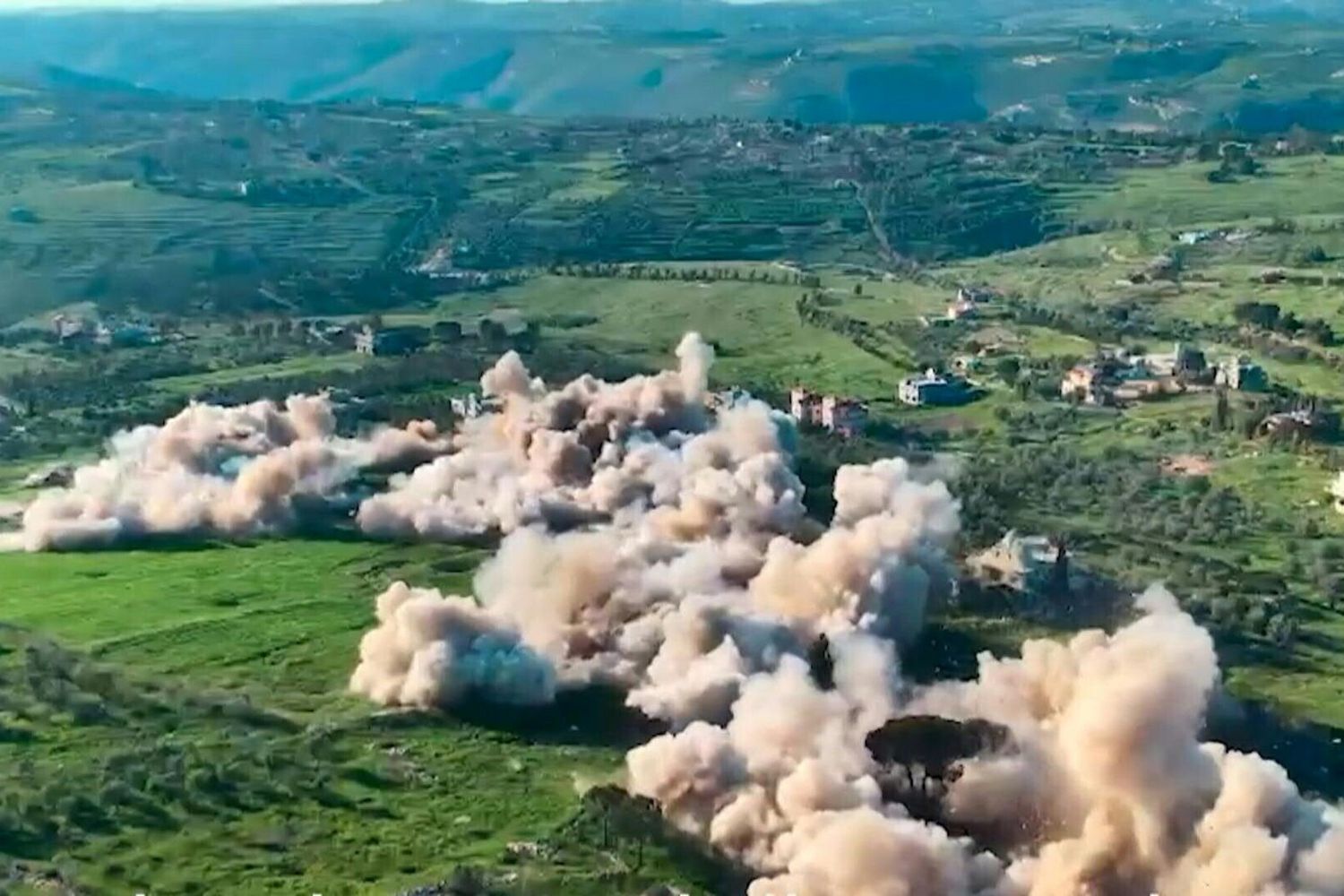Filmati Idf mostrano la distruzione di infrastrutture di Hezbollah in Libano