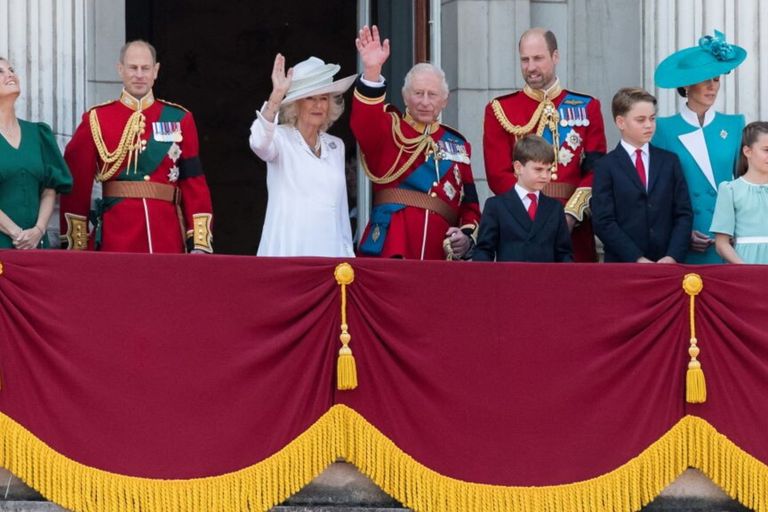 La famiglia reale osserva il Trooping the Colour 2025