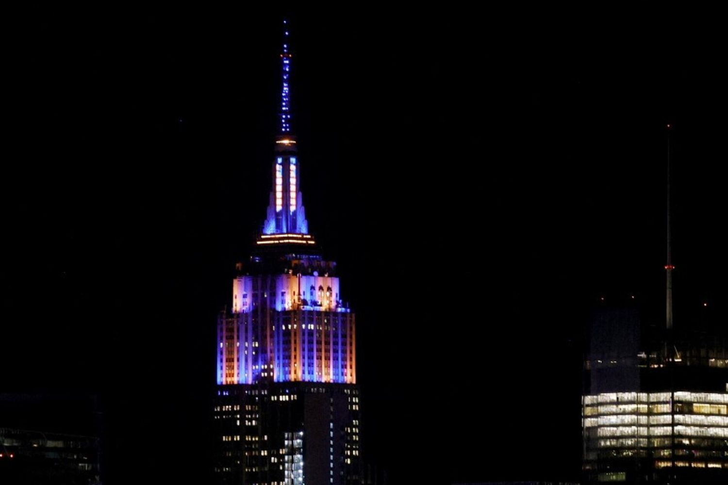 L'Empire State Building con i conoli dei NY Knicks