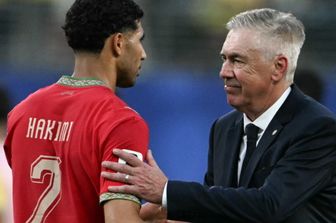 Ancelotti con un giocatore del Brasile