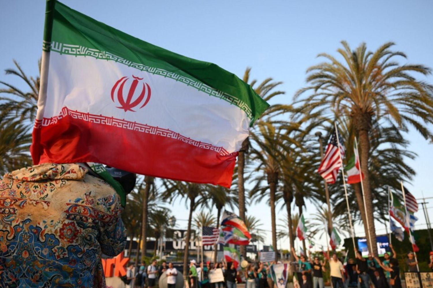 Usa e Iran raggiungono l'intesa. Trump: "Hormuz riapre venerdì". Italia-Francia-Gb-Germania: "Pronti a togliere le sanzioni"