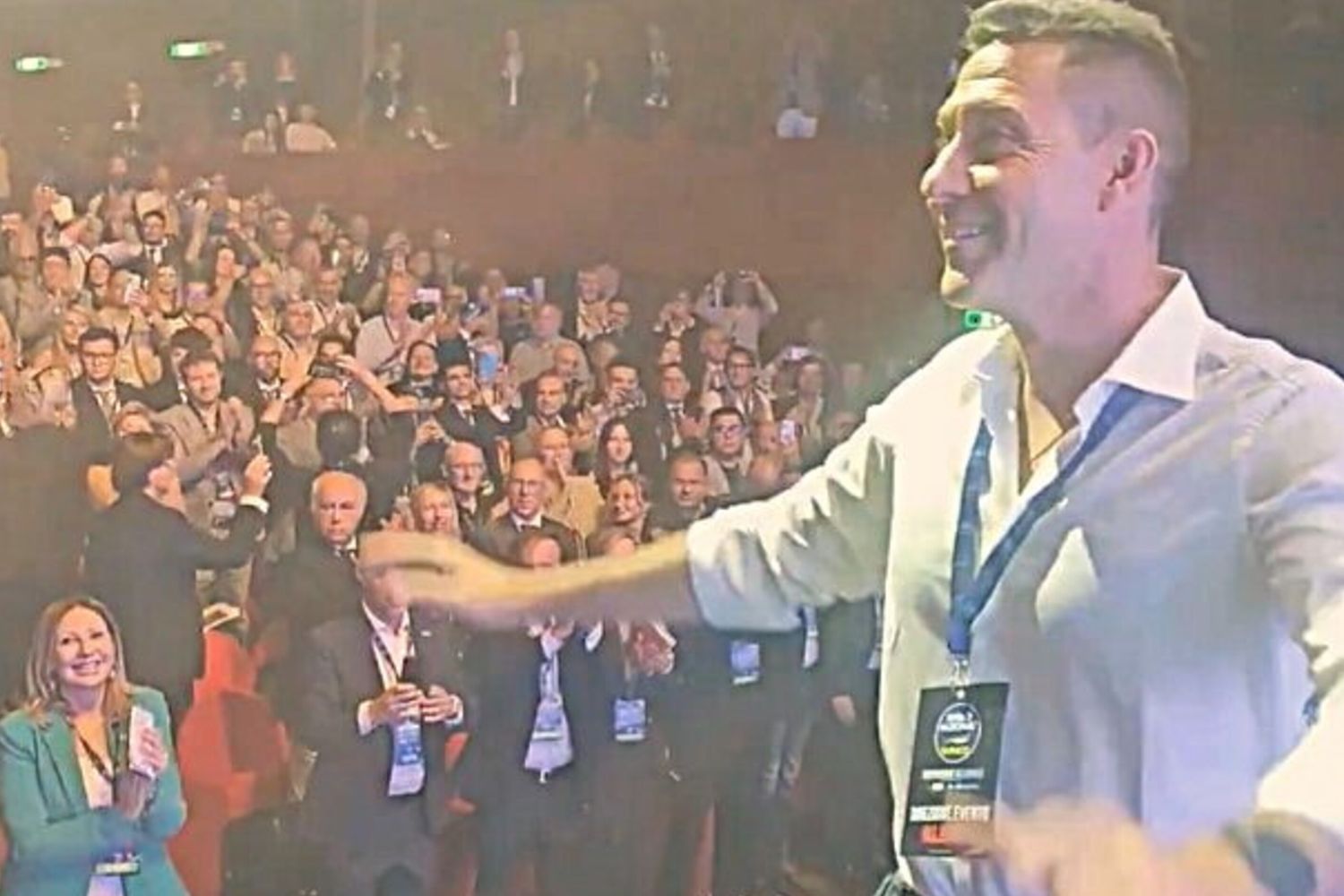 Roberto Vannacci sul palco dell'assemblea costituente di Futuro nazionale