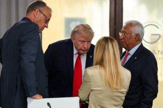 Scambio di battute Meloni-Trump: "Noi sempre amici". "No, sono stato abbandonato"