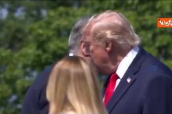 "Sì, siamo famosi su Instagram", siparietto di Meloni e Modi tra i leader del G7